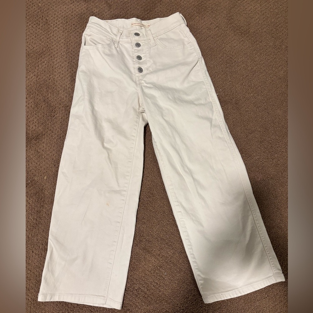Levi’s Mile High Cropped Jean Size 25